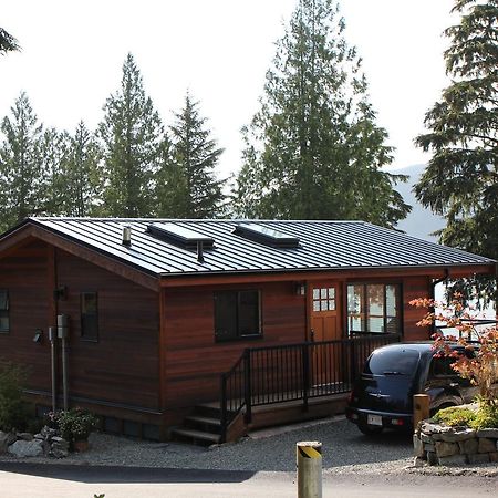 Tilby'S Rainbow Cottage Port Renfrew Eksteriør billede