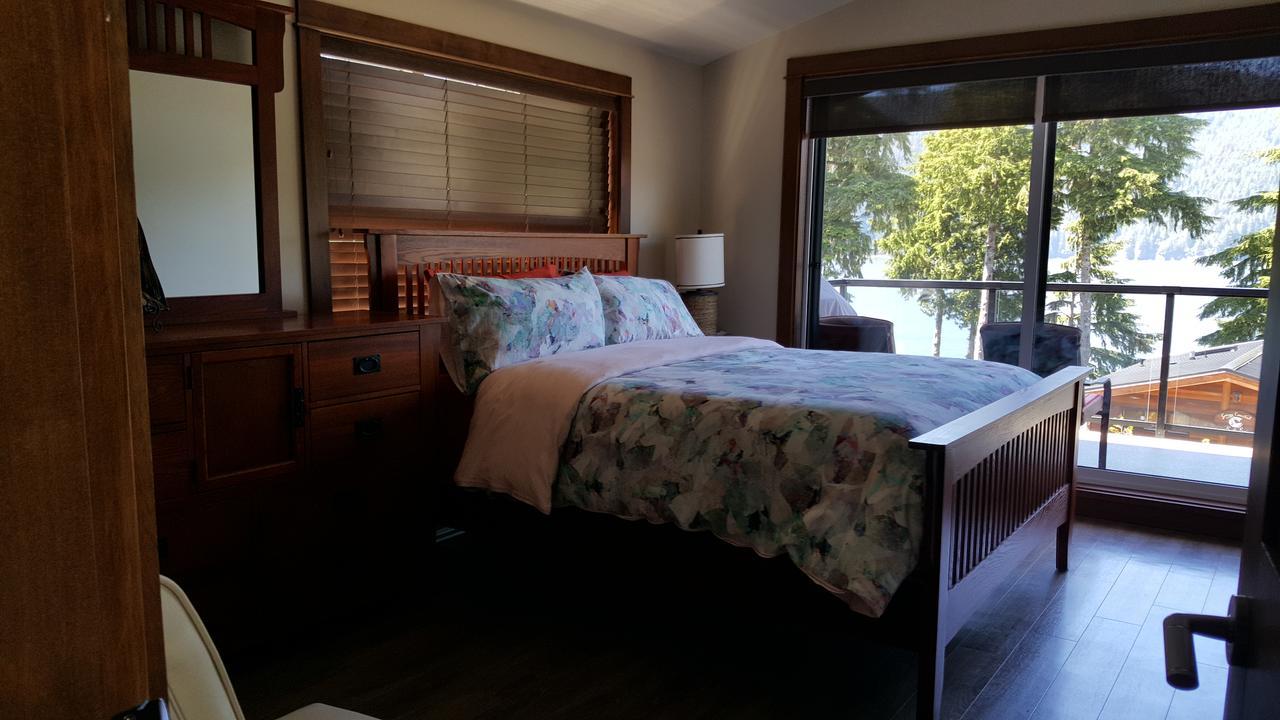 Tilby'S Rainbow Cottage Port Renfrew Eksteriør billede